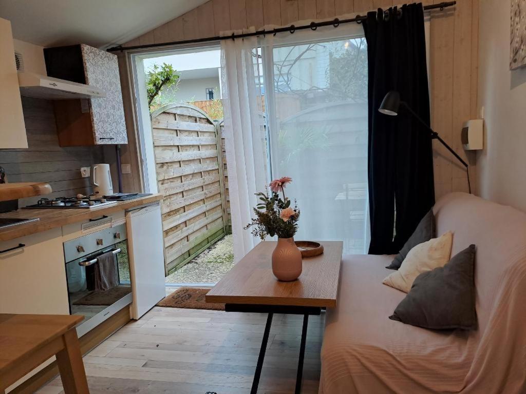 Joli Studio Au Calme Dans Un Jardin Privatif 乌伊斯特勒昂 外观 照片