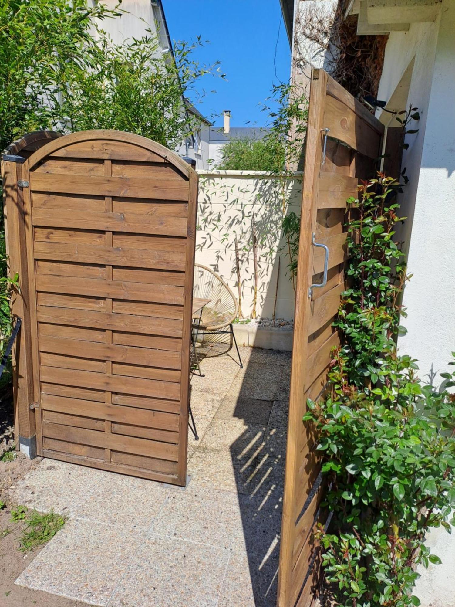 Joli Studio Au Calme Dans Un Jardin Privatif 乌伊斯特勒昂 外观 照片